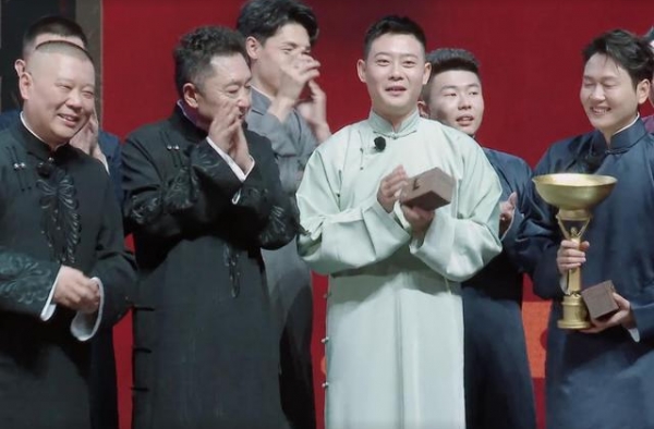 德云社团综惹大祸，岳云鹏把路人电话号码泄露，当事人手机被打爆