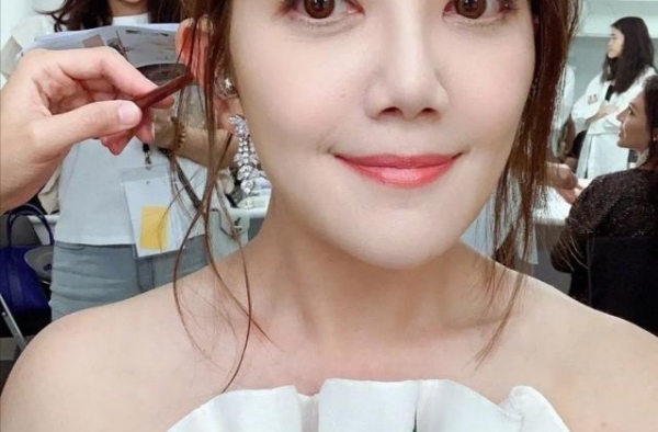 离婚一年后，梁静茹大方认爱：在婚姻里受伤的女人只有一条路可走