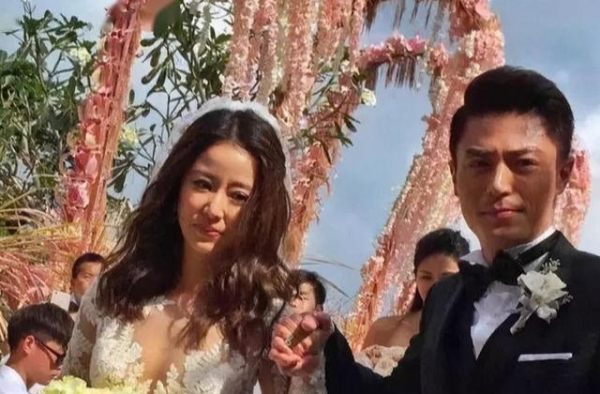 林心如霍建华宴会喝交杯酒，离婚传闻不攻自破