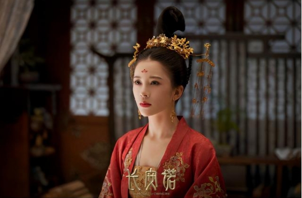 《长安诺》赵樱子火了，演技炸裂！片场合照她更显美丽动人