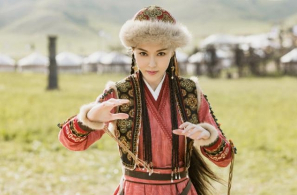 《燕云台》口碑暴跌，唐嫣被嘲剧组养胎：怀孕是中国女人的原罪？