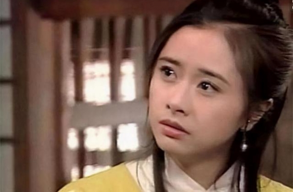 《笑傲江湖》中的小尼姑，古装扮相堪称惊艳，26年却只能演配角