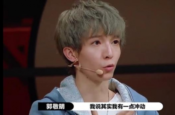 郭敬明再给何昶希S卡，留3天胡子造型邋遢，李诚儒夸他眼神有戏
