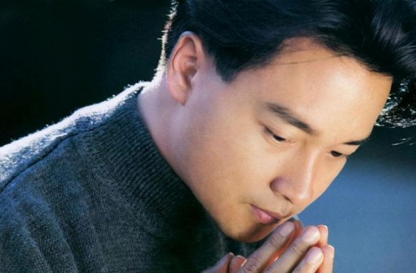 张国荣逝世17年，男友唐先生高调“秀恩爱”，打脸整个娱乐圈