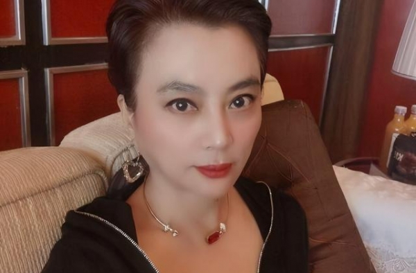 57岁李玲玉近照曝光，出演玉兔精经常被骂，分居11年仍旧幸福