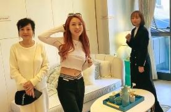 郭美美到长沙商演捞金，一时兴起花两百万买房，炫富不停生活奢侈
