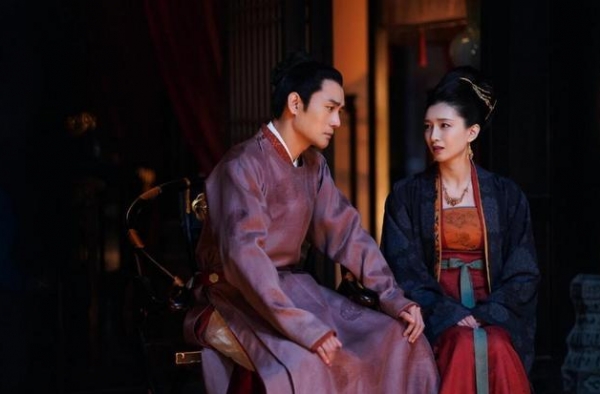 《隐秘而伟大》终于开播，演员阵容属实豪华，不过李易峰却遭吐槽