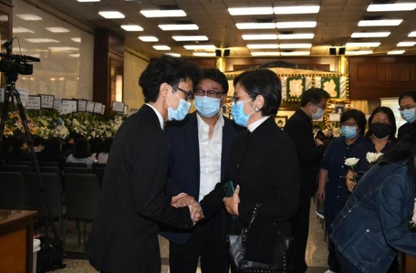 刘志荣遗孀设灵！周润发家姐、欧锦棠夫妇、胡枫、等到场悼念