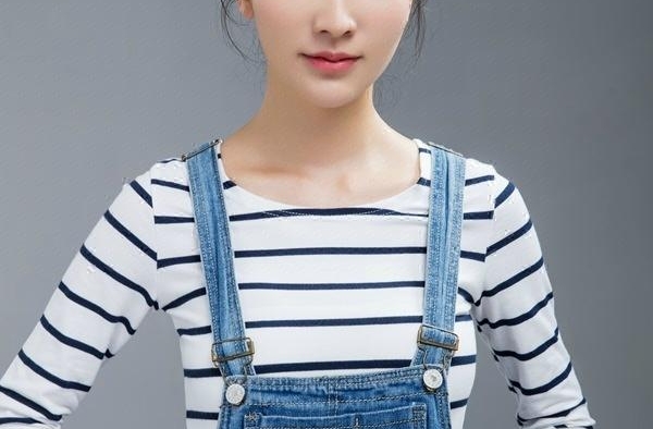 李艾瑾清新俏皮写真 大眼超美