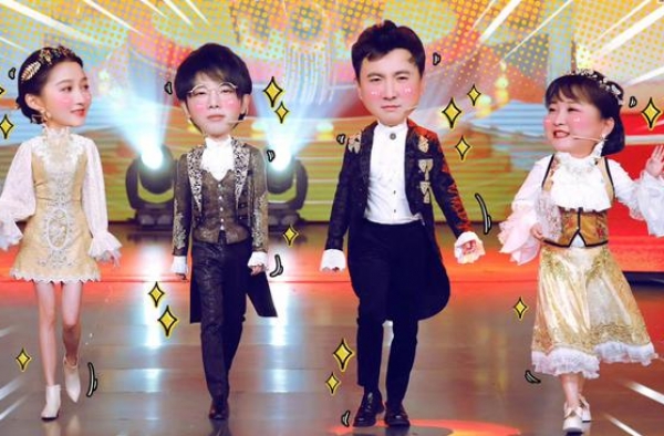 《王牌》直播，杨幂携剧组来袭，双丸子头减龄，怼脸却有妈妈模样