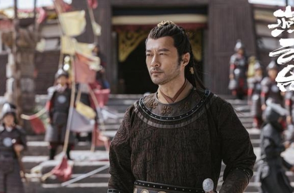 百万设计师转行，被胡歌拉来救场意外走红，从他身上看到男人质感