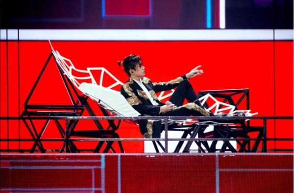易烊千玺张艺兴KatyPerry嗨翻全场2020猫晚收视第一