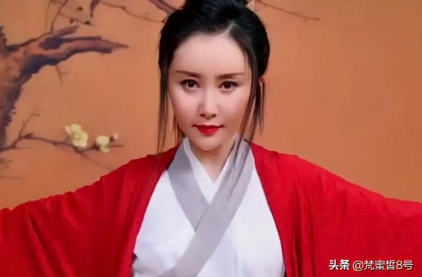 32岁舒畅近照曝光，脸部僵硬竟撞脸蔡明，童星出道感情生活堪忧