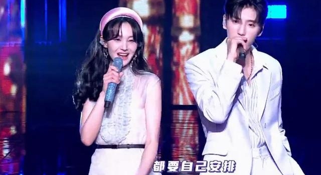 郑爽淡妆暴露整容后遗症，鼻侧疑似出现新疤痕，上热搜直接翻车