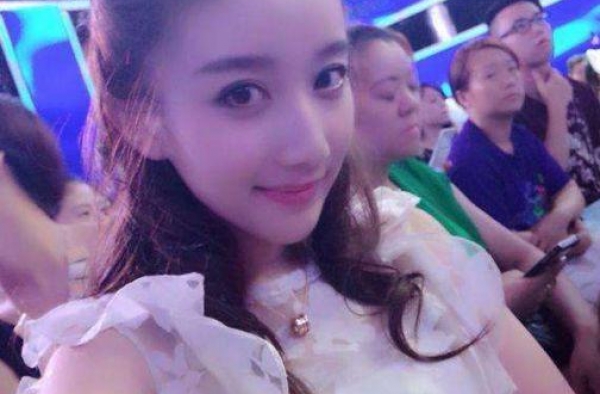 她是《非诚勿扰》最美女观众，长得太美被导演看中，如今非常的火