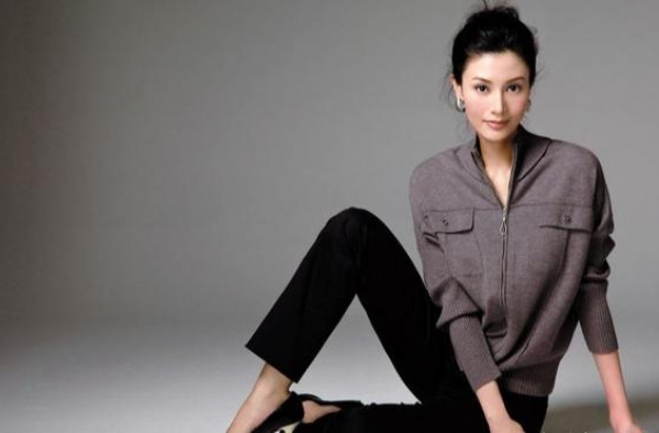 她曾与黎姿齐名，后嫁刘嘉玲的前男友，今50岁仍美若少女