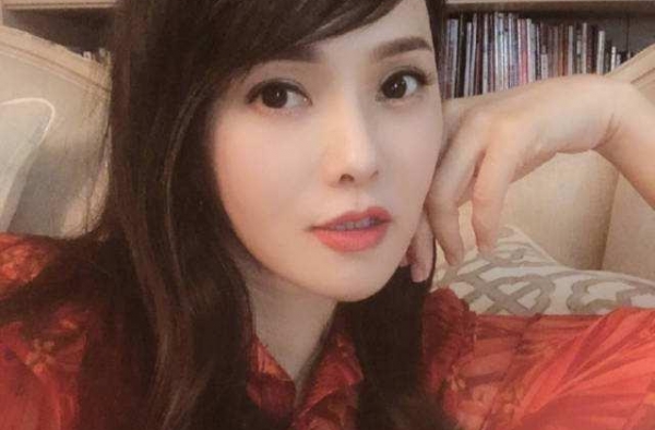 秦昊回应老婆双十一购买900件商品，伊能静回复老公，言语扎心