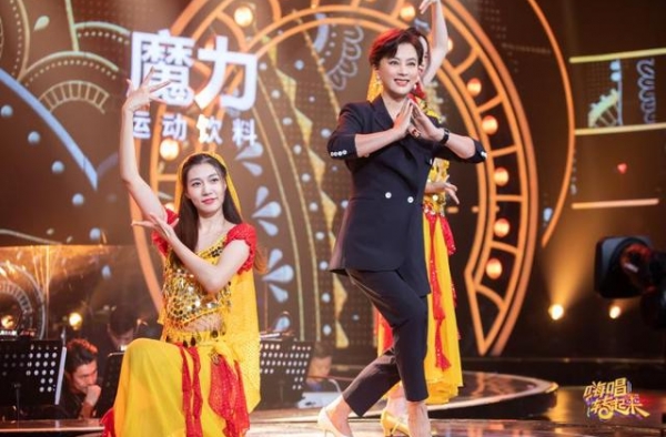 “玉兔”李玲玉亮相《嗨唱2》，《天竺少女》勾起观众回忆