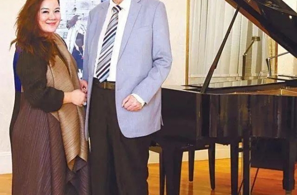 恭喜！81岁钢琴大师刘诗昆当爸，44岁太太生下6.15磅女儿