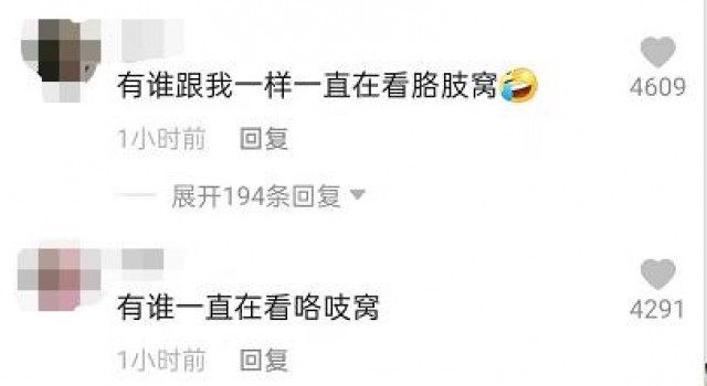 45岁李玟穿红裙秀香肩美背，腋窝部位暴露年龄遭网友恶评满满