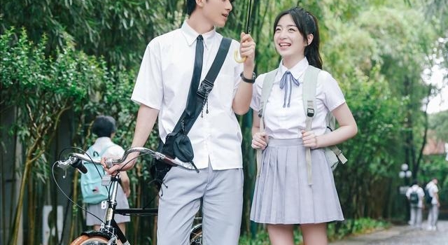 又来一部轻松下饭的高糖校园甜宠剧，帅气阳光男与憨憨呆萌女！