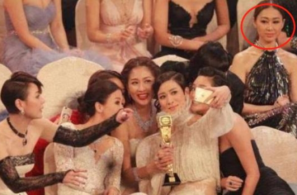 视后胡定欣官宣离开，加入邵氏兄弟影业，网友：TVB真没人了