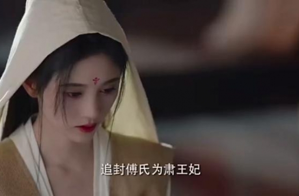 鞠婧祎造型再次被嘲！穿丧服化浓妆面若桃花，粉丝揭露另有隐情