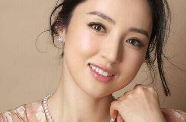 董璇花千万保释丈夫，他回国到她餐厅，离婚不离家的婚姻模式好吗