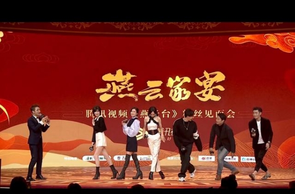 唐嫣一胎封肚后美上天！木耳边连体裤秀超细腰，生图更绝都不用p