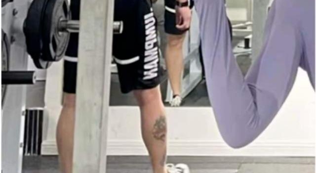 蒋劲夫被美女夸脾气好？肌肉健硕颜值崩塌，他离胡歌越来越远