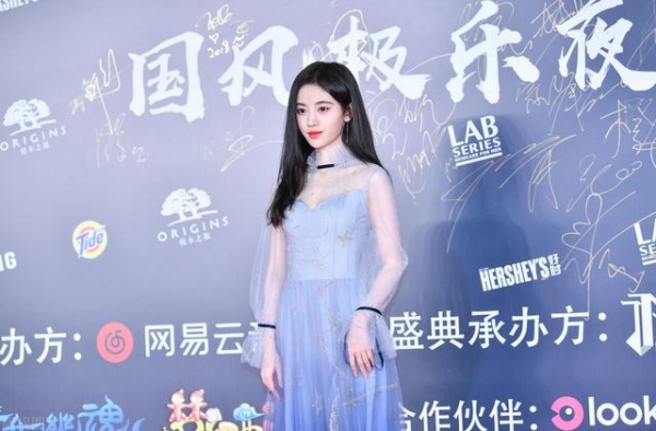 小八卦，尤长靖，杨洋，白敬亭，刘诗诗，魏大勋，唐艺昕，鞠婧祎