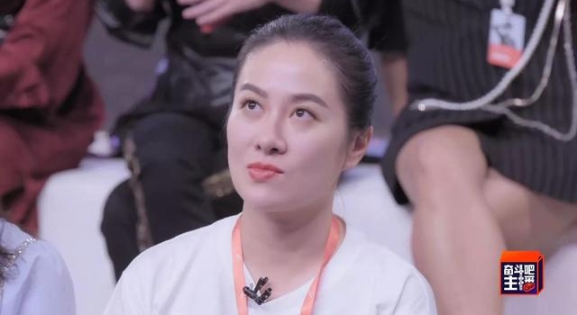 蔡少芬在节目里给陈法蓉挖耳屎，真假闺蜜一眼看穿