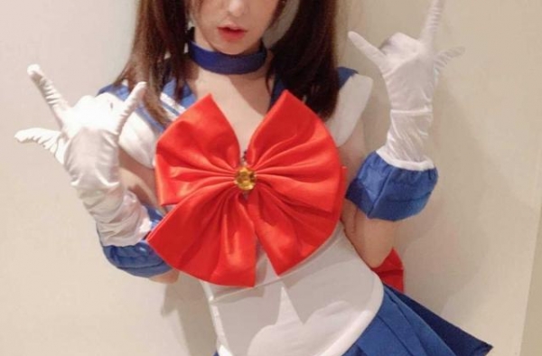 天王嫂方媛太敢穿，“美少女”制服配马尾扮嫩，33岁美成18岁