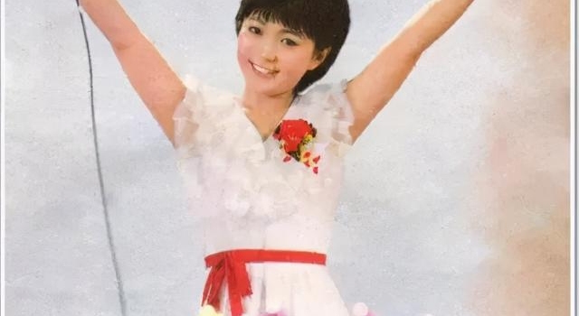 凭一首歌红了30年，年过半百吃嫩草24岁男友，却坚决不生孩子