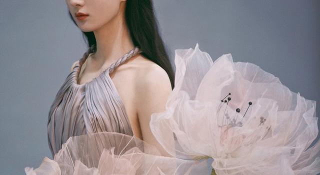 被爱情滋润的女人到底有多美？看看婚后的赵丽颖简直美的不可方物