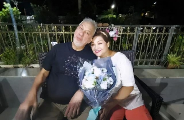 为亡夫设灵举丧！TVB资深女星泪洒灵堂场面令人心酸：我舍不得