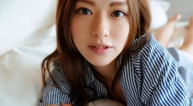 冯盈盈否认获前TVB主席特别照顾，自爆跟公司签下10年长约