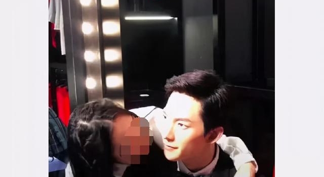 杨洋被粉丝吃豆腐？