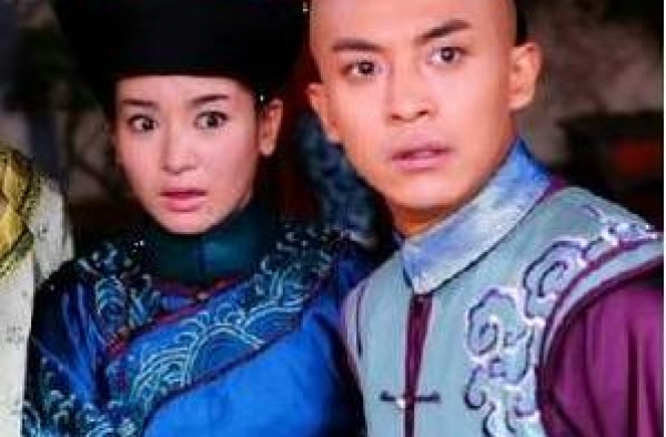 他们在剧中饰演母子，现实却是夫妻，给双胞胎取名“一模一样”