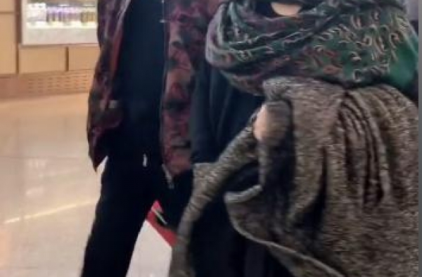 蒋大为夫妇近照老态龙钟，蒋大为干瘦憔悴头发少，网友：老得吓人