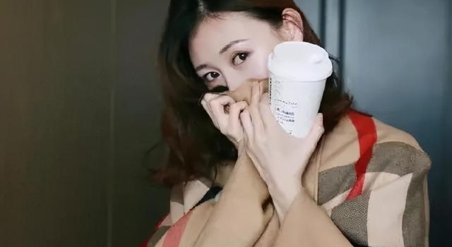 范志毅三婚妻子近照，身高1.73米清纯靓丽，比继女仅大12岁