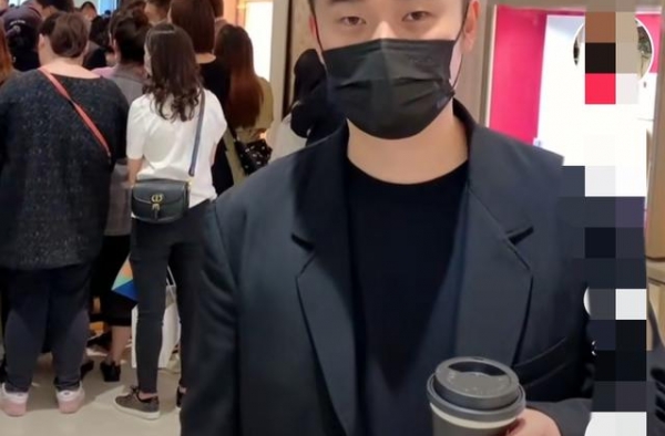 陈赫现身商场惨无人拍？邓伦却被层层包围，自称过气艺人太心酸