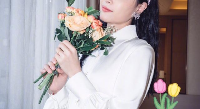 太美了！跳水奥运冠军晒出最新写真照，复古装扮美出新高度