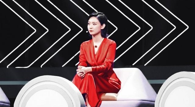 主持人大赛后，“第二个董卿”火了，网友：下一届诗词大会让她上