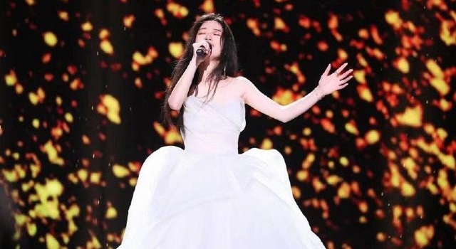 18岁《好声音》冠军单依纯：希望尽快还掉为梦想铺路的5万贷款