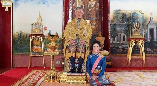 泰国宫斗升级！贵妃诗妮娜上千张不雅照被泄露，腋毛浓密形象全毁