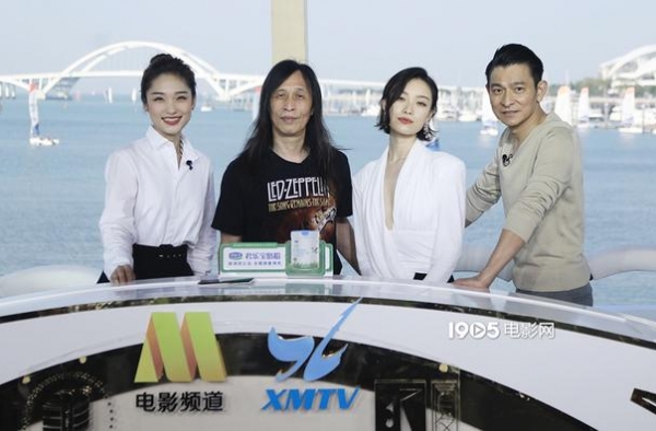 《拆弹专家2》做客金鸡奖直播间 刘德华倪妮互拍