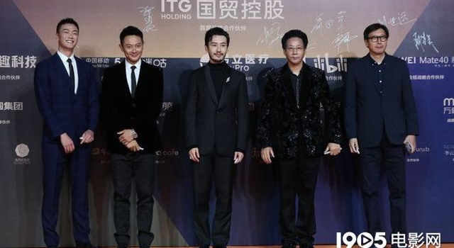 《烈火英雄》主创亮相金鸡 黄晓明为易烊千玺庆生