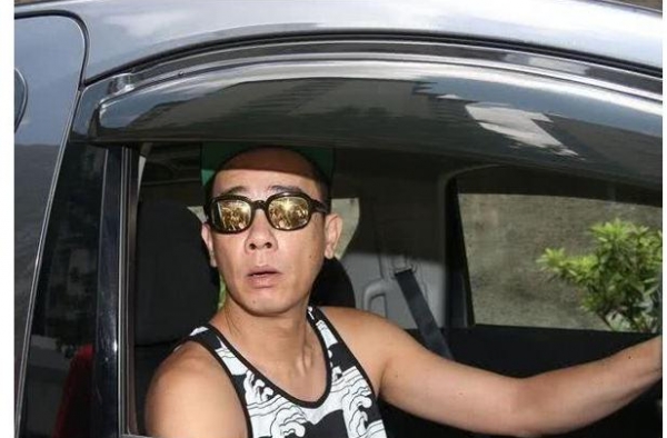 陈小春一辆车开10年不换，老婆都吐槽，一看真车谁舍得换？