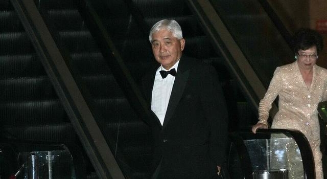 顶尖富豪荣智健赛马夺亚军，曾志伟赛马获殿军